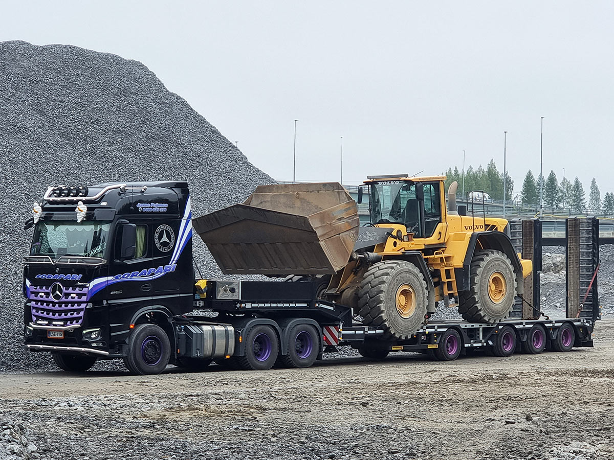 Lavettikuljetukset ja siirtopalvelut koko Suomeen.