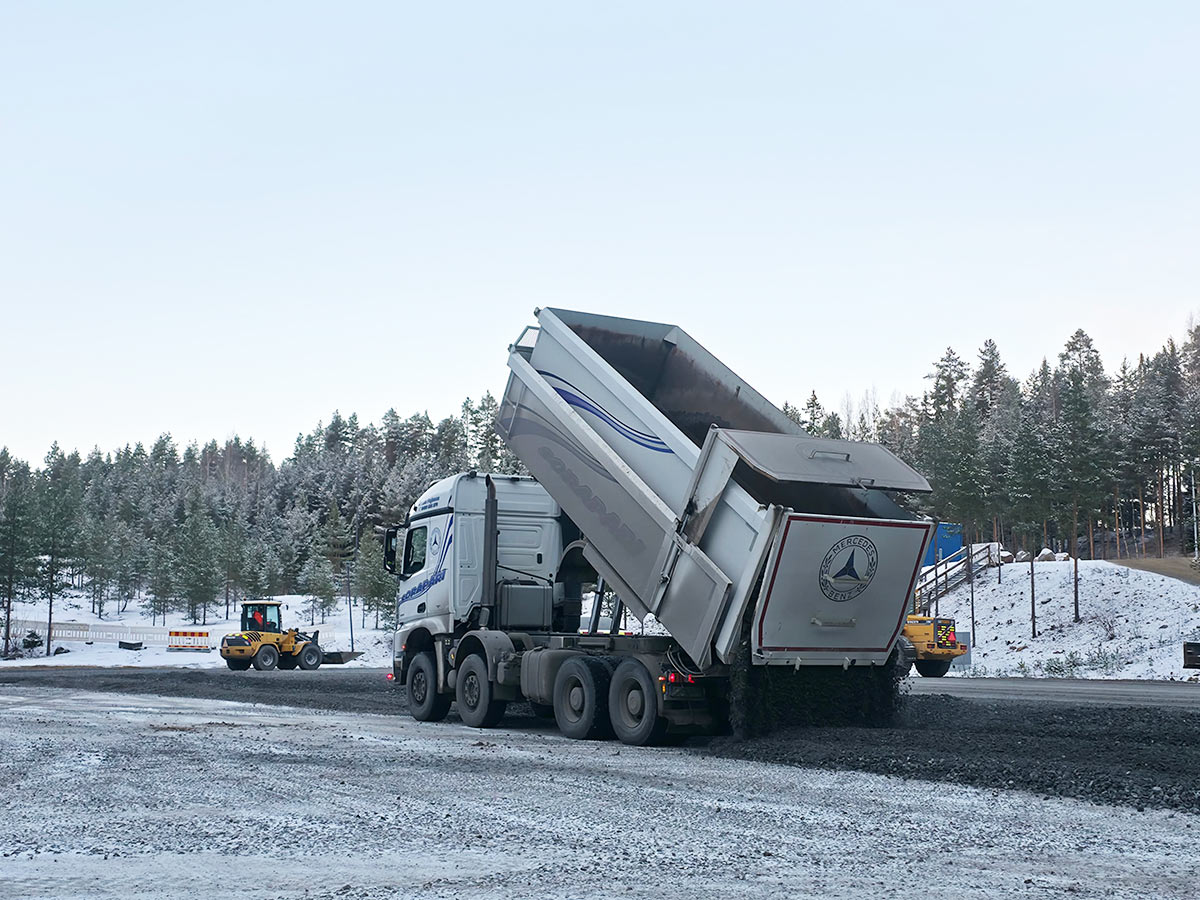 Maanrakennusurakointia Kangasala.